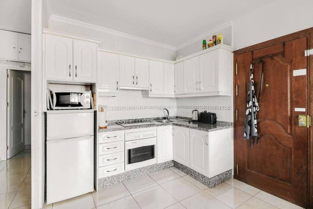 Capistrano Village, 1 Bedroom + Free Wi-Fi Nerja Exterior photo